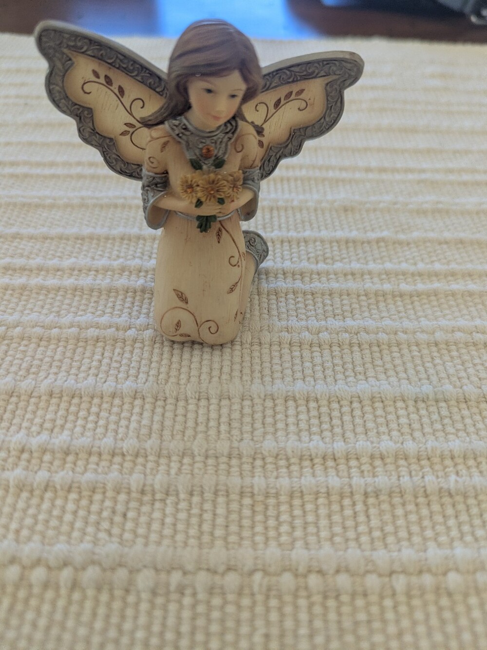 Element November Figurine Base in Cream with Brown Pads